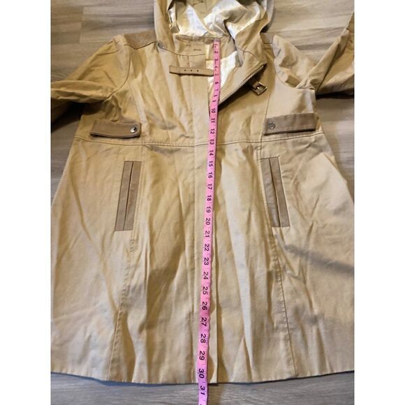Maje, women’s tan all weather hooded rain jacket with pockets size 40 (large) - Picture 7 of 10